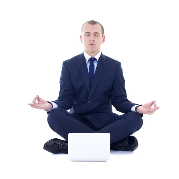 年轻商人坐在瑜伽姿势与笔记本电脑上孤立 — 图库照片