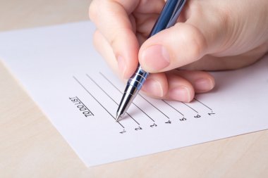 Yapılacaklar listesi kalemi ile el doldurma