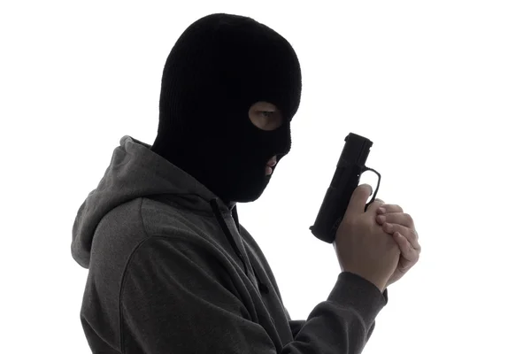 Ciemny sylwetka włamywacz lub terroryzmu w maskę trzyma pistolet isol — Zdjęcie stockowe