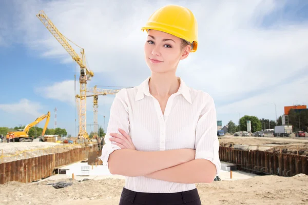 Negocios mujer arquitecto en casco constructor amarillo —  Fotos de Stock