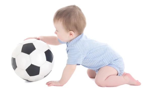 Divertente bambino ragazzo giocando con il pallone da calcio isolato su briciolo — Foto Stock