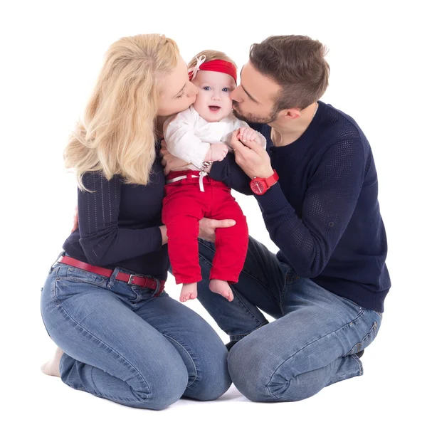Gelukkig jonge gezin - vader en moeder zoenen dochtertje ik — Stockfoto