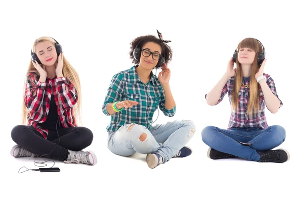 Τρεις χαρούμενος όμορφη έφηβες κάθεται και να ακούει μουσική Royalty Free Εικόνες Αρχείου