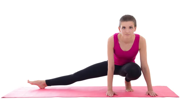 Ganska smal kvinna göra stretching motion på yogamattan isolerade — Stockfoto