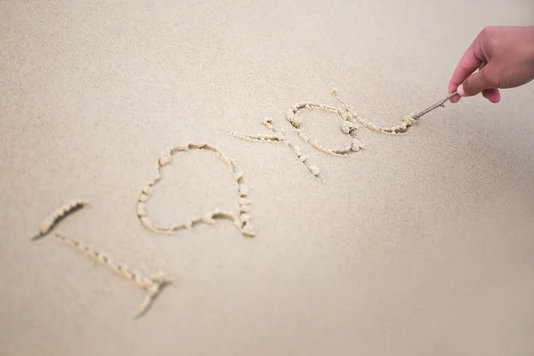 Escrita de mão masculino palavras "Eu te amo" em areia — Fotografia de Stock
