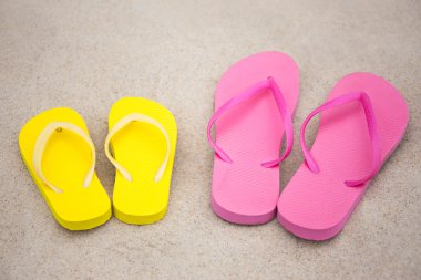 kumlu plaj renkli flip flop
