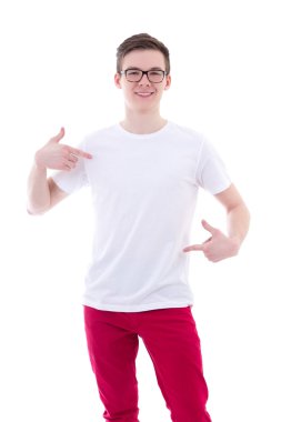 boş t-shirt humus işaret içinde genç yakışıklı adam portresi