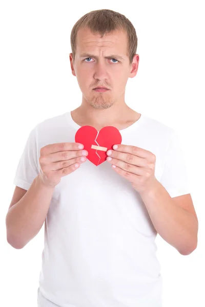 Концепція розлучення сумний чоловік тримає зламане серце з штукатуркою — стокове фото