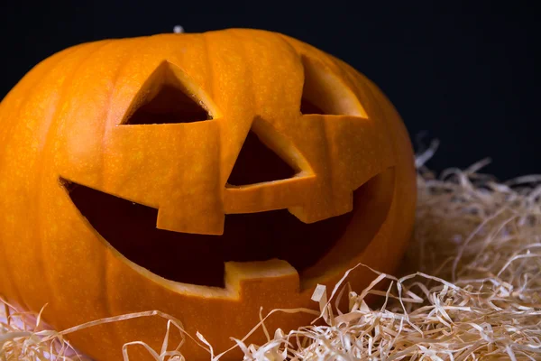 Halloween pumpkin Jack-O-lucernou s šťastný obličej nad šedá — Stock fotografie