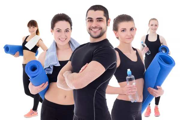 Grupo de personas con colchonetas de yoga aislados en blanco —  Fotos de Stock