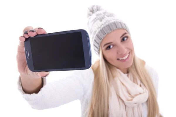 Piękne blond kobieta w zimowe ubrania biorąc selfie zdjęcie z — Zdjęcie stockowe