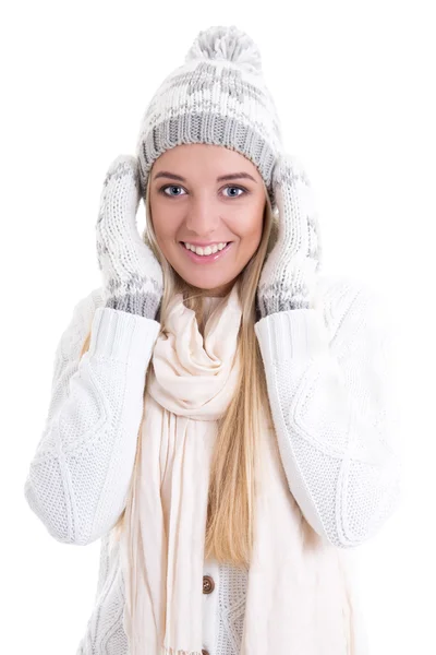 Молода мила красива жінка в зимовому одязі ізольована на білому — стокове фото