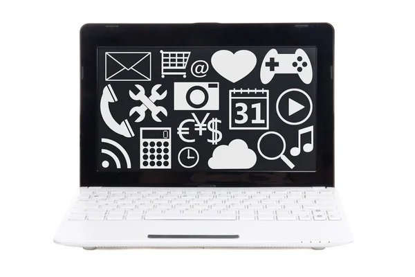 Laptop mit Medien-Icons auf dem Bildschirm, die isoliert auf weiss — Stockfoto