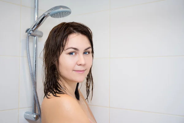 Young naked woman standing in shower — Stock Photo, Image