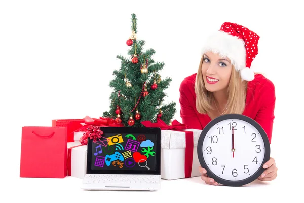 Concepto de compra y venta - mujer con reloj, portátil, christma — Foto de Stock