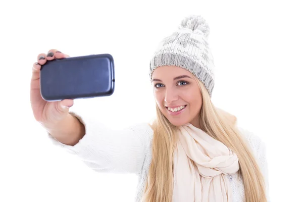 Niedlich schöne Frau in Winterkleidung unter Selfie Foto isola — Stockfoto