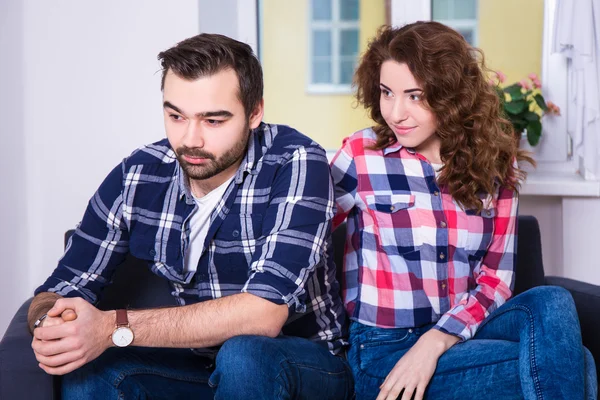 Problem in relationship - unhappy man with girlfriend — Stock Photo, Image