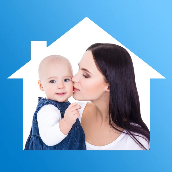 Home concept - portrait of happy mother kissing little daughter — Foto de Stock