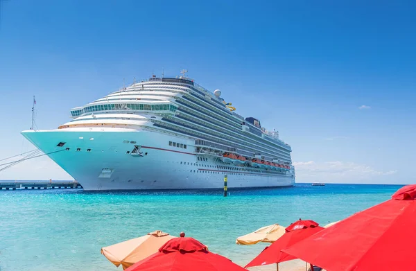 Luxe Cruiseschip Haven Zonnige Dag — Stockfoto