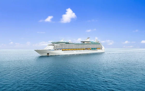 Luxe Cruiseschip Zeilen Vanuit Haven — Stockfoto