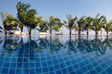 spa resort yüzme havuzunda