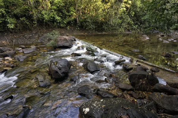 Mae Ya vodopád na Doi Inthanon národní Park, Chiangmai, Thail — Stock fotografie