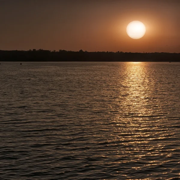 Beautiful sunset above the sea — Stock Photo, Image