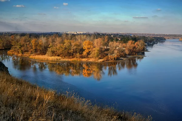 Herfst landschap en reflecties van de herfst — Stockfoto
