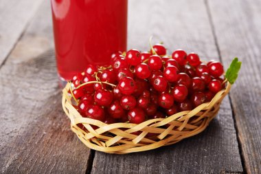 taze kırmızı kuş üzümü