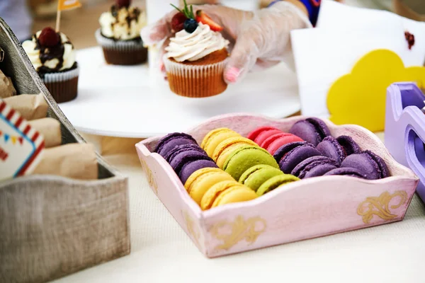 Tray with macaroons — Stock Photo, Image