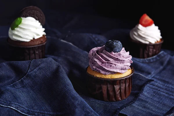 Deliciosos cupcakes coloridos — Fotografia de Stock