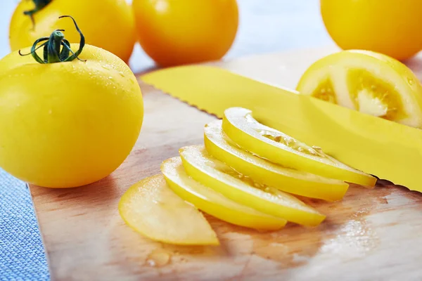 Tomates jaunes mûres — Photo