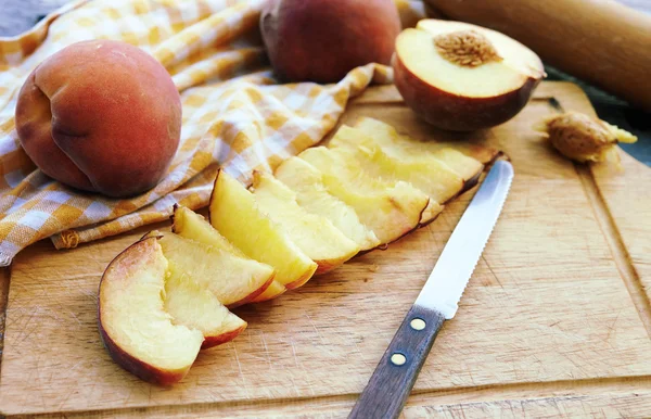 Melocotones maduros en rodajas —  Fotos de Stock