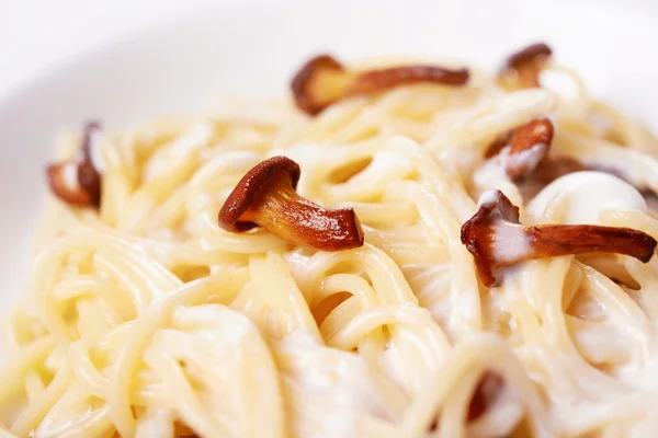 Spagheti with wild mashrooms — Stock Photo, Image