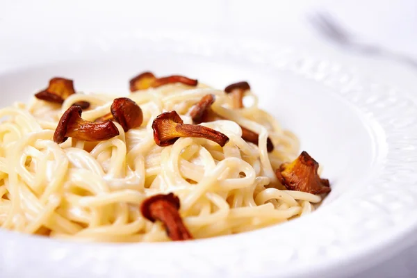 Spaghetti with wild mashrooms — Stock Photo, Image
