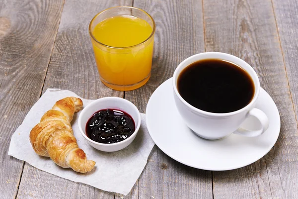 Café da manhã com croissant — Fotografia de Stock