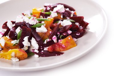 Pancar salatası peynir ile