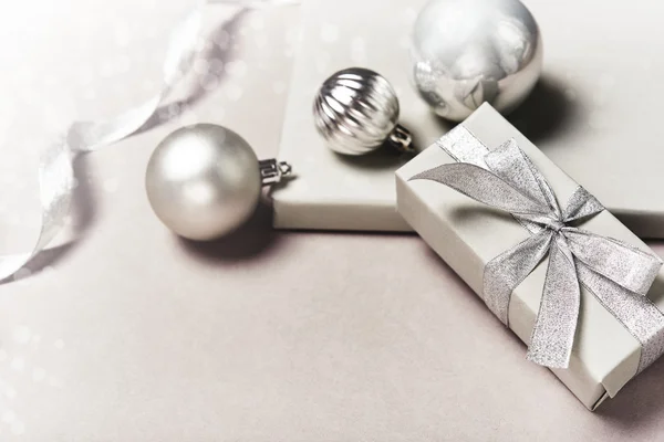Срібні подарункові коробки — стокове фото
