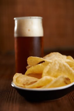 bira ve patates cipsi