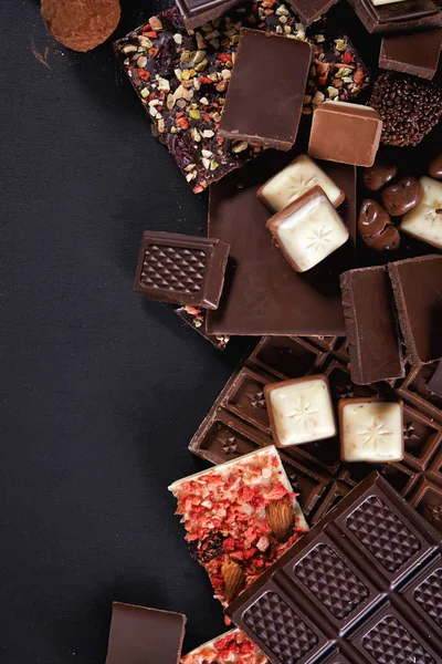 Dark chocolate background — Stock Photo, Image