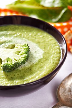Brokoli kremalı çorba.