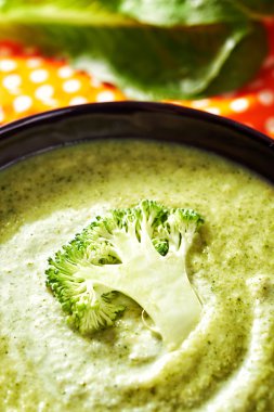Brokoli kremalı çorba.