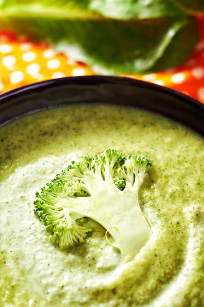 Brokoli kremalı çorba.
