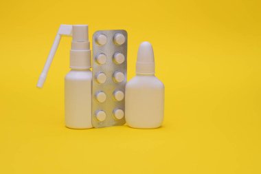 Burun spreyi, boğaz spreyi ve su toplayan haplar.. 