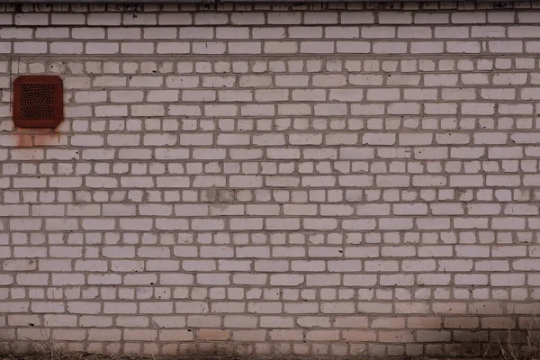 Un muro di mattoni bianchi, annerito con l'età. — Foto Stock