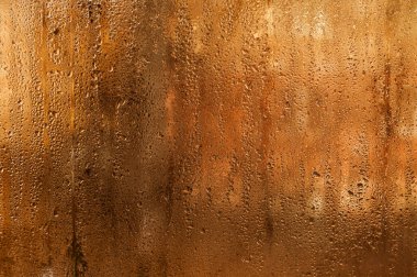 Islak bardağa bir damla su. Soyut arkaplan. tasarım ve projeler için ıslak cam pencere