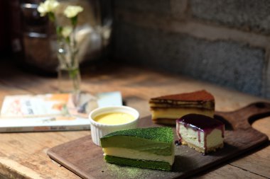 Tatlı pasta tatlı ve kitap