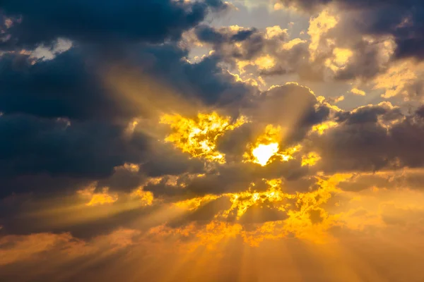 Bulut güneş ışını ray hafif sıcak turuncu renk