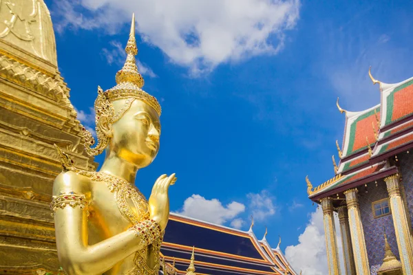 Bouddha sculpture Grand palais calles également Wat Phra Kaew à Bangk — Photo