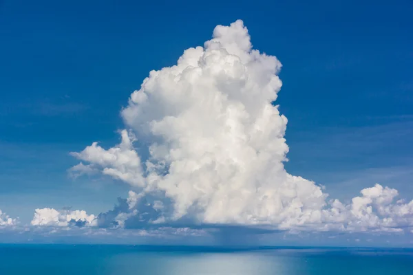 Moře mraků obloha modrá — Stock fotografie